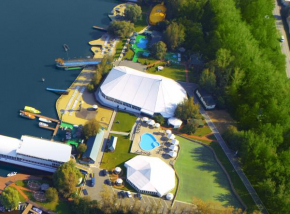Admiral Yacht Club, Gribki
